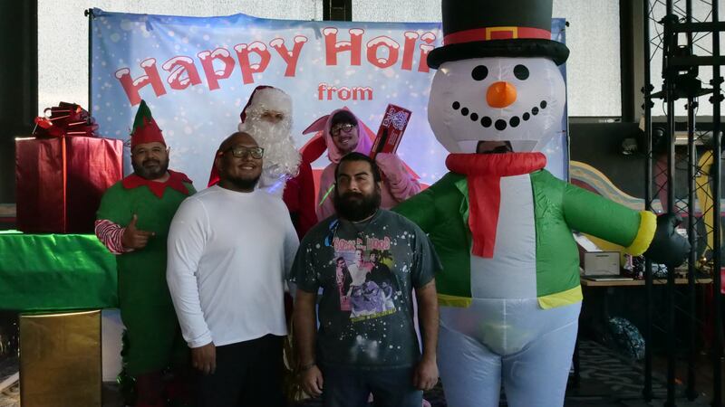 Download your raw, unedited FREE Christmas Photos here!