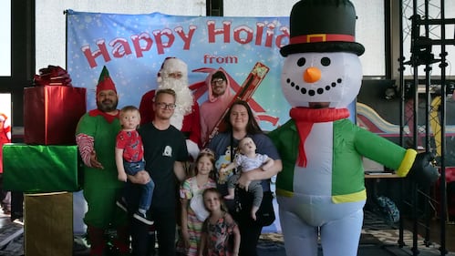 Download your raw, unedited FREE Christmas Photos here!