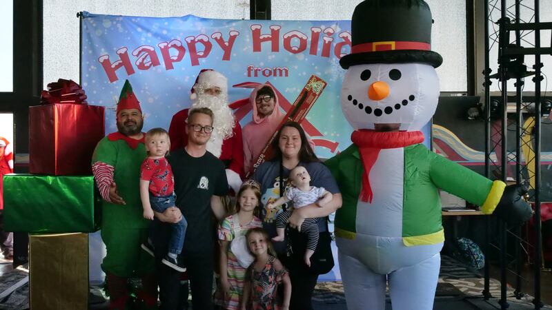 Download your raw, unedited FREE Christmas Photos here!